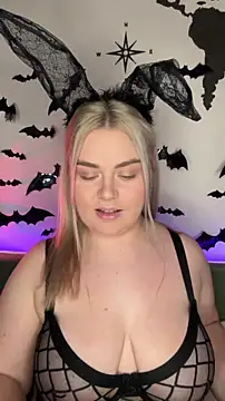 April Vancee online show from October 20, 2025, 1:33 pm