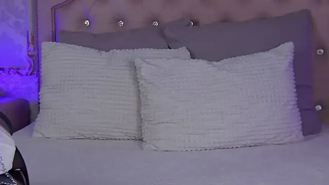 Snapshot of HeatherSweet_ chatting on May 9, 2026, 5:40 pm HeatherSweet online show from May 9, 2026, 5:40 pm
