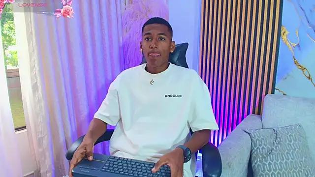 Snapshot of LexiAndDeker chatting on October 10, 2025, 3:55 pm LexiAndDeker online show from October 10, 2025, 3:55 pm