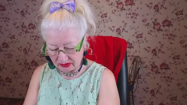 Maya Mayflower online show from November 13, 2025, 4:11 am