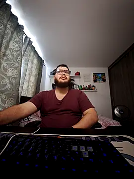 Snapshot of Edmund98 chatting on November 7, 2025, 7:58 pm Edmund98 online show from November 7, 2025, 7:58 pm