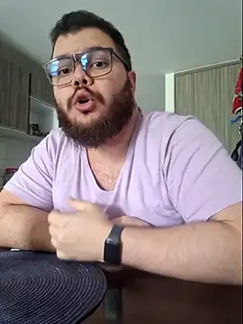 Snapshot of Edmund98 chatting on November 14, 2025, 5:44 pm Edmund98 online show from November 14, 2025, 5:44 pm