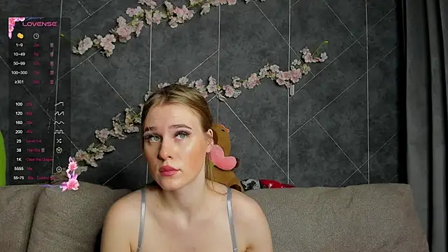 EvaTheHeart online show from November 12, 2025, 2:12 am