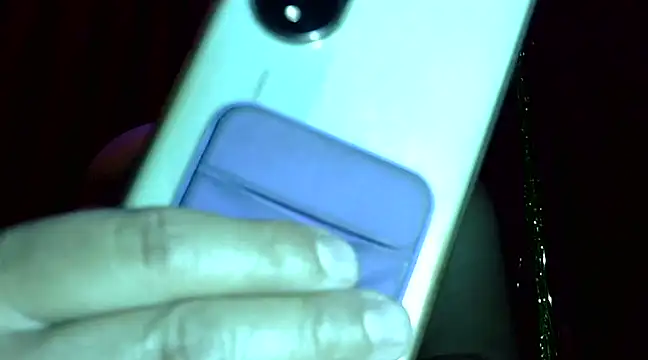 isis milove online show from March 23, 2025, 6:58 am