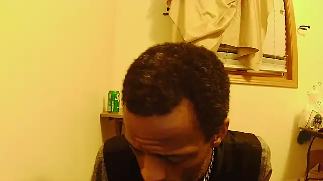 BadazzRXL online show from November 28, 2025, 2:47 am