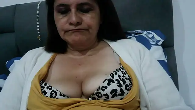 BiancaSteel online show from January 13, 2026, 10:15 pm