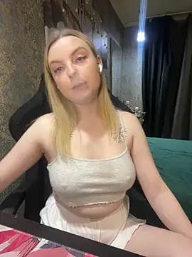 Lina ly online show from March 18, 2025, 8:04 pm