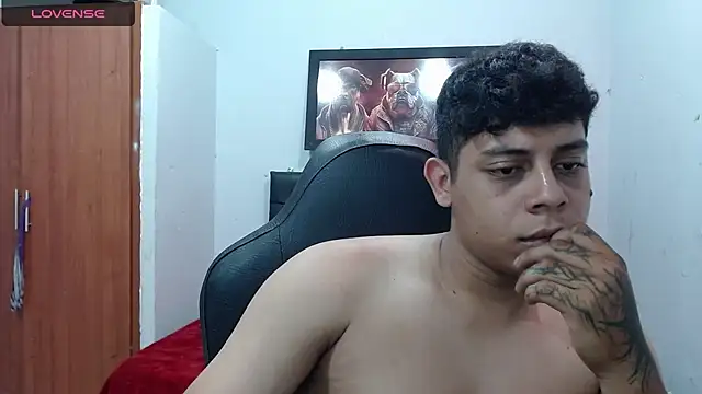 Snapshot of Alejandroo_22 chatting on March 13, 2025, 6:23 pm Alejandroo 22 online show from March 13, 2025, 6:23 pm