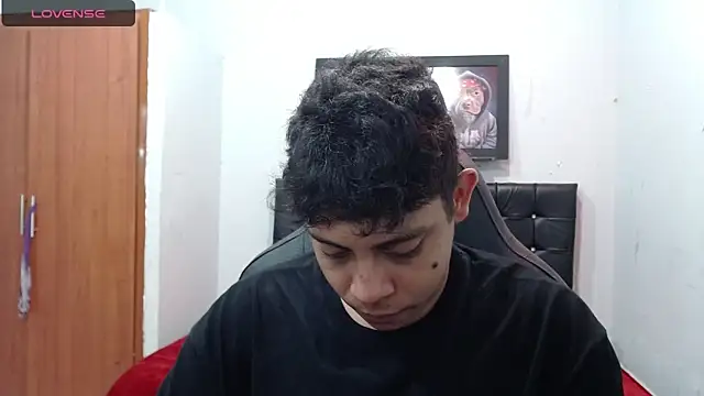 Snapshot of Alejandroo_22 chatting on March 15, 2025, 7:27 pm Alejandroo 22 online show from March 15, 2025, 7:27 pm