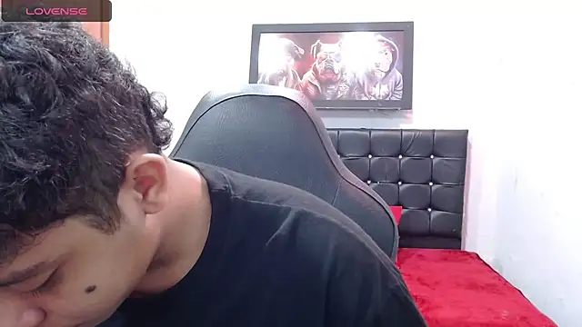 Snapshot of Alejandroo_22 chatting on March 18, 2025, 2:15 pm Alejandroo 22 online show from March 18, 2025, 2:15 pm