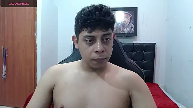 Snapshot of Alejandroo_22 chatting on March 19, 2025, 8:00 pm Alejandroo 22 online show from March 19, 2025, 8:00 pm