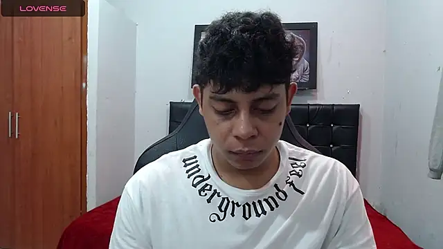 Snapshot of Alejandroo_22 chatting on March 20, 2025, 6:31 pm Alejandroo 22 online show from March 20, 2025, 6:31 pm