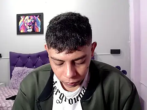 Snapshot of Alejandroo_22 chatting on October 22, 2025, 1:33 pm Alejandroo 22 online show from October 22, 2025, 1:33 pm