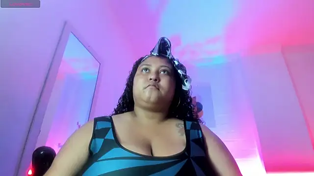 Ayliinn  online show from April 7, 2026, 1:06 am