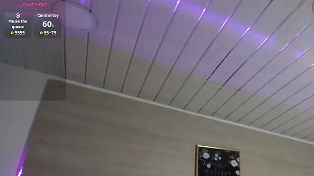 Snapshot of Cristal_Velle chatting on October 22, 2025, 12:27 pm Cristal Velle online show from October 22, 2025, 12:27 pm