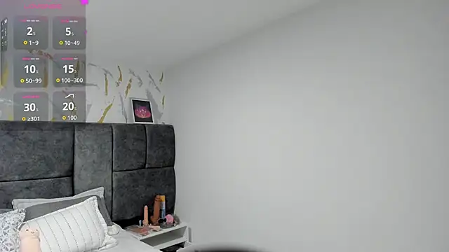 Snapshot of Cristal_Velle chatting on November 23, 2025, 12:27 pm Cristal Velle online show from November 23, 2025, 12:27 pm