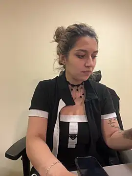 Isabella Varella online show from March 2, 2026, 12:23 pm