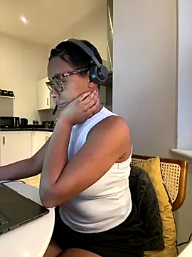 Snapshot of Melia_Rayne chatting on November 13, 2025, 3:55 pm Melia Rayne online show from November 13, 2025, 3:55 pm