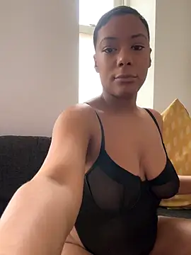 Snapshot of Melia_Rayne chatting on November 16, 2025, 11:16 am Melia Rayne online show from November 16, 2025, 11:16 am