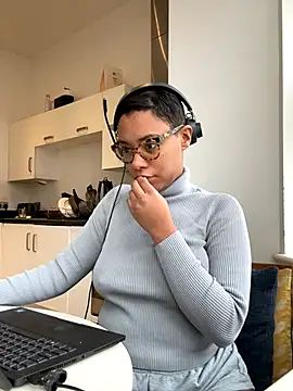 Snapshot of Melia_Rayne chatting on November 19, 2025, 12:05 pm Melia Rayne online show from November 19, 2025, 12:05 pm