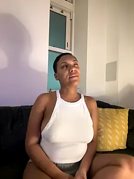 Snapshot of Melia_Rayne chatting on November 21, 2025, 10:41 pm Melia Rayne online show from November 21, 2025, 10:41 pm