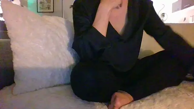 Valentinette online show from December 13, 2025, 8:36 pm