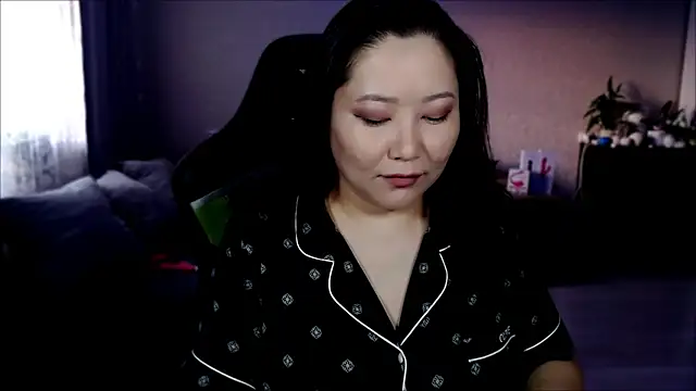 LisaAsianFlower online show from March 17, 2025, 12:14 pm