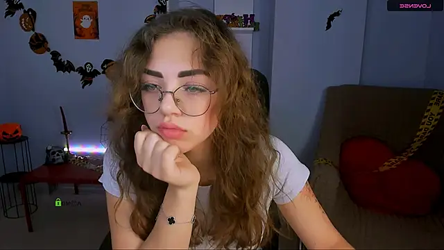 kiki swan online show from October 28, 2025, 6:50 am