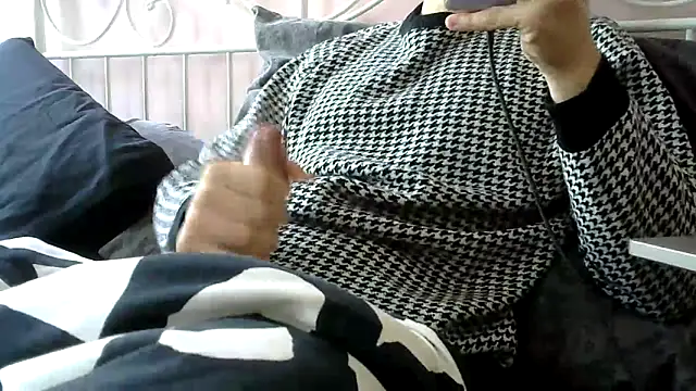 Italianmonsterd online show from November 2, 2025, 8:39 am