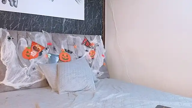 nicelle carson  online show from October 26, 2025, 12:00 pm