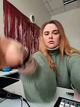 Juicy PeachLux online show from November 9, 2025, 9:07 am