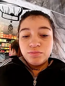 Karina Leon online show from November 29, 2025, 8:12 pm