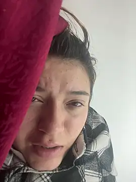 Karina Leon online show from April 15, 2026, 7:32 pm