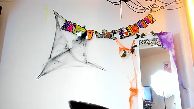 Alexa Bravva online show from November 1, 2025, 4:47 am