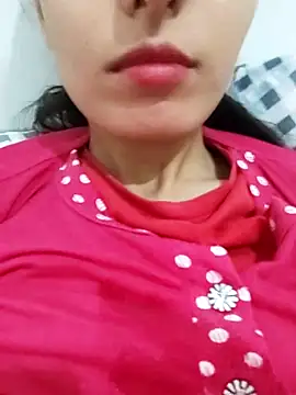 saraaxx1 online show from November 13, 2025, 9:19 am