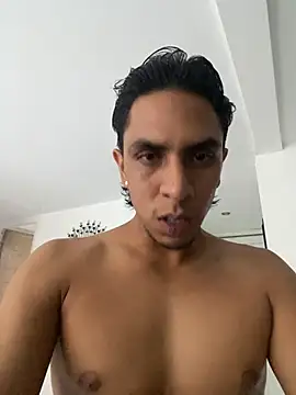 Monkey uchiha777 online show from February 28, 2026, 10:44 pm