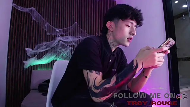 troy rouge online show from October 30, 2025, 7:14 pm