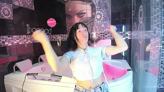 Small Hot19 online show from October 8, 2025, 11:19 am