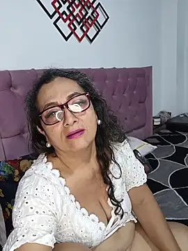 Snapshot of AlessandraLeroy chatting on February 3, 2026, 1:04 am AlessandraLeroy online show from February 3, 2026, 1:04 am