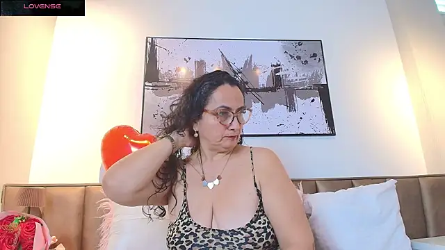 Snapshot of AlessandraLeroy chatting on February 16, 2026, 12:34 pm AlessandraLeroy online show from February 16, 2026, 12:34 pm