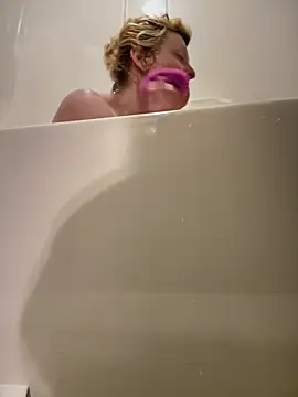 KITTYBOOBOOFUXX online show from March 18, 2026, 6:44 pm