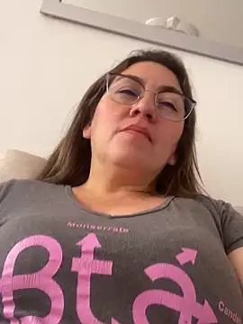 Snapshot of Luna-nevada chatting on April 18, 2026, 7:51 pm Luna-nevada online show from April 18, 2026, 7:51 pm