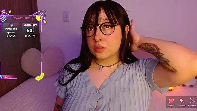 Snapshot of Oliviargf chatting on September 15, 2025, 12:43 am Oliviargf online show from September 15, 2025, 12:43 am