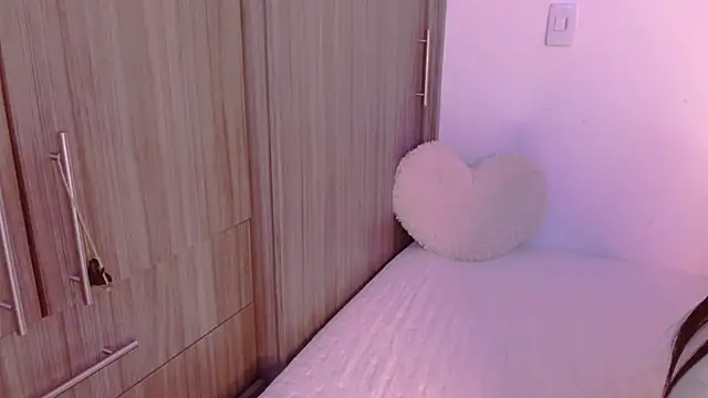 Snapshot of Oliviargf chatting on November 8, 2025, 12:11 am Oliviargf online show from November 8, 2025, 12:11 am