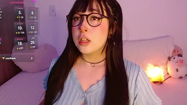 Snapshot of Oliviargf chatting on November 17, 2025, 12:05 am Oliviargf online show from November 17, 2025, 12:05 am