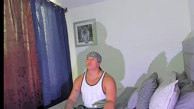 boys blackandwhite online show from November 30, 2025, 9:41 pm