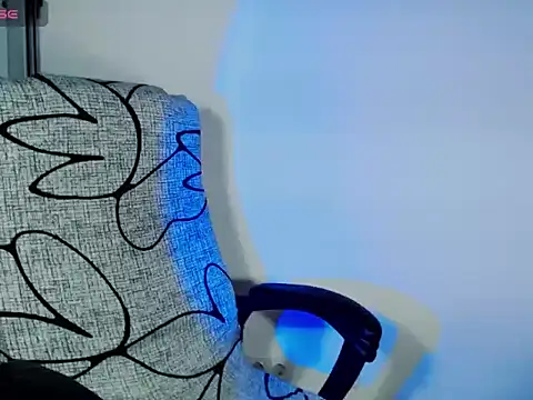 Snapshot of Hannah_Kiim chatting on September 17, 2025, 5:03 pm Hannah Kiim online show from September 17, 2025, 5:03 pm