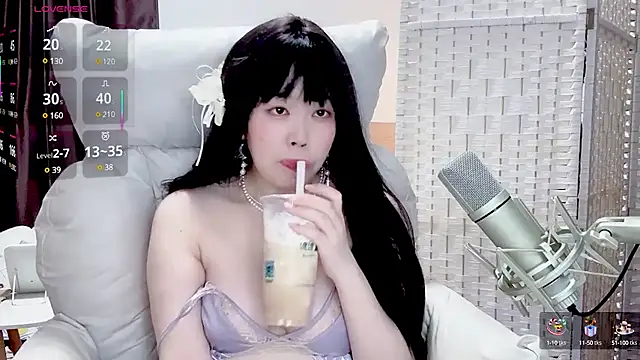 Cocobee online show from March 14, 2025, 1:46 pm