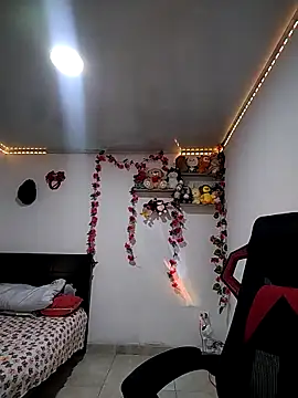 esmeralda jadees online show from April 15, 2026, 7:21 pm