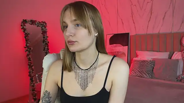 Snapshot of _Vikky_Moon_ chatting on November 18, 2025, 12:38 am Vikky Moon online show from November 18, 2025, 12:38 am